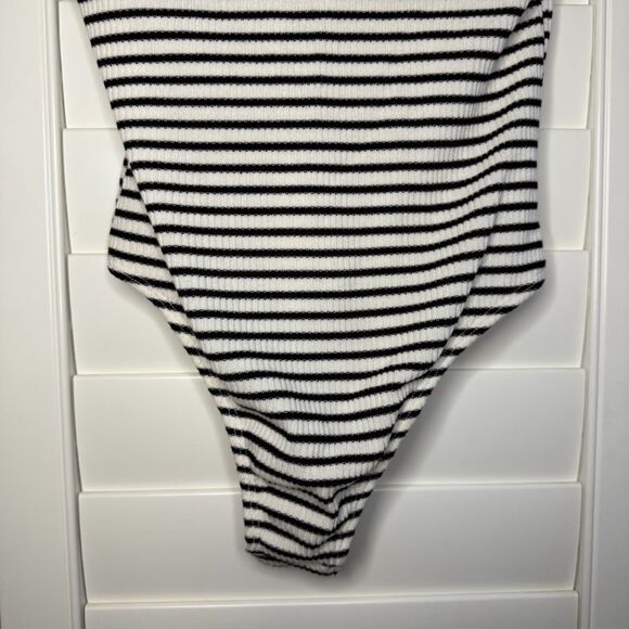Lulu's Striped Ribbed Scoop Bodysuit in Black & Cream size Small - Picture 4 of 12